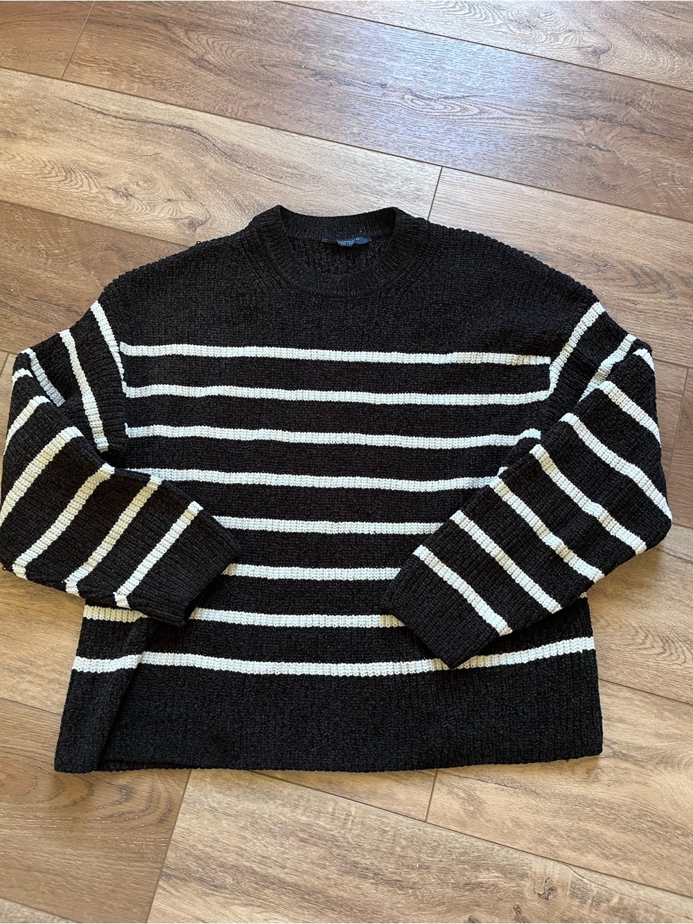 WomenBlack and Cream Striped Crewneck Sweater Denver Hayes